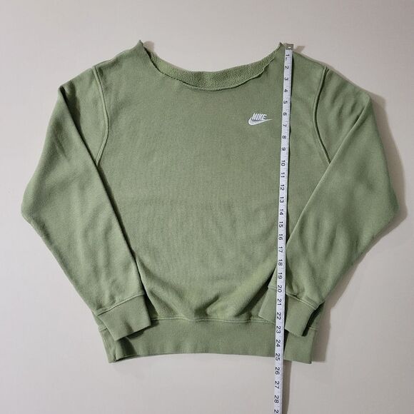 Nike Women’s Green Embroidered Long Sleeve Raw-edged Neck Sweatshirt - Picture 7 of 16